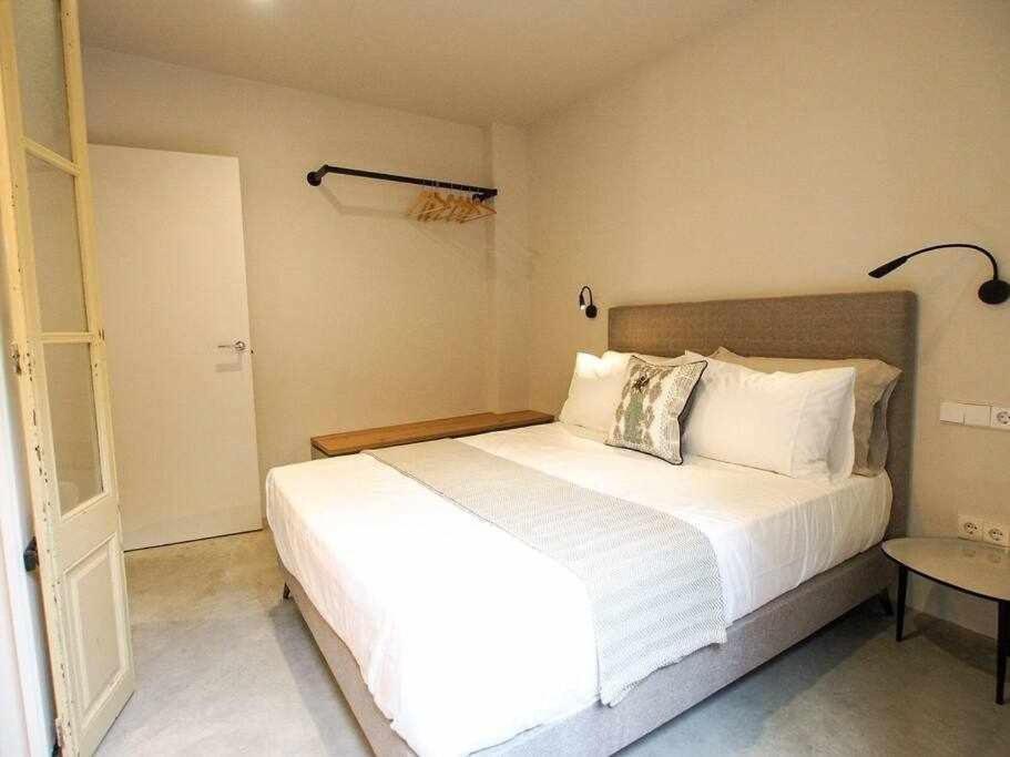 Velo Vern 3 Luxury Penthouse W Views Of City Wall Gerona Buitenkant foto
