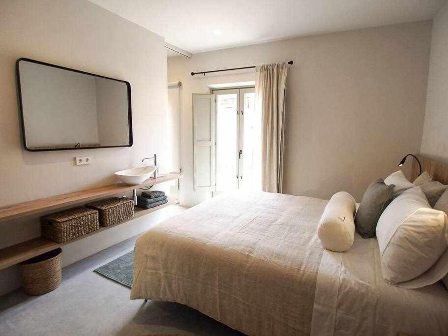 Velo Vern 3 Luxury Penthouse W Views Of City Wall Gerona Buitenkant foto